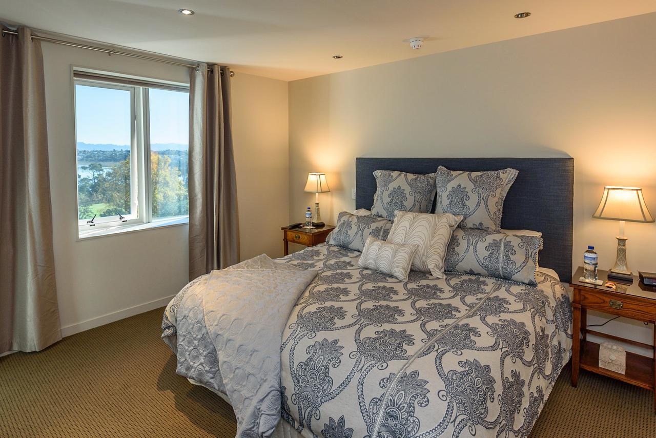 Top Of The Town Bed & Breakfast ตาอูรังกา ภายนอก รูปภาพ